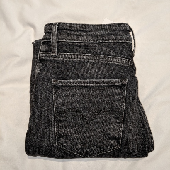 Highwaisted Stretch Levi's - Picture 6 of 6